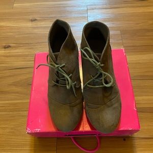 Women Dark Khaki Dream Paris by Toetos lace up Ankle Boots!!!
